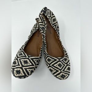 Lucky Brand “Erin” rounded toe flat